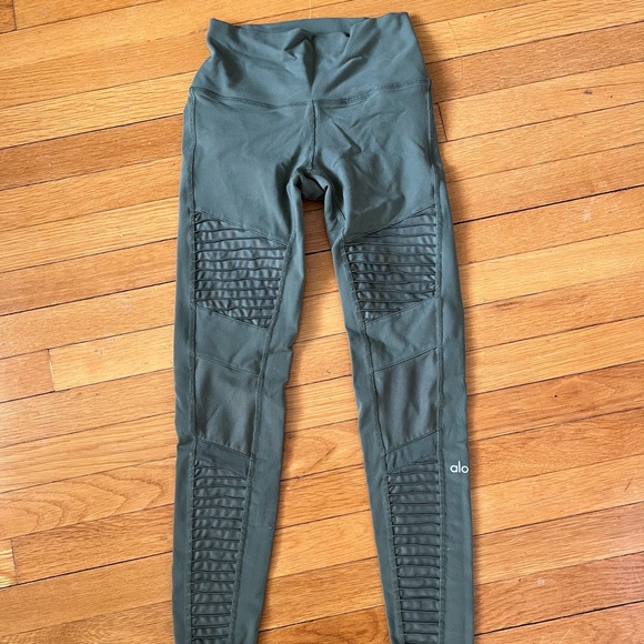 ALO Yoga Green High-Waisted Moto Leggings - Picture 7 of 7